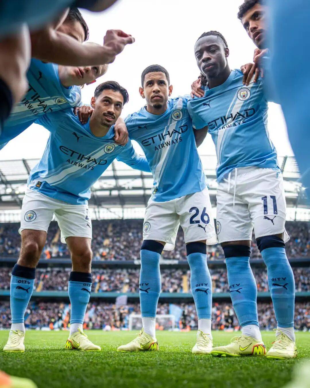 多特4-0十人黄潜，吉拉西双响，阿德耶米、斯文松建功，法比奥-席尔瓦失点