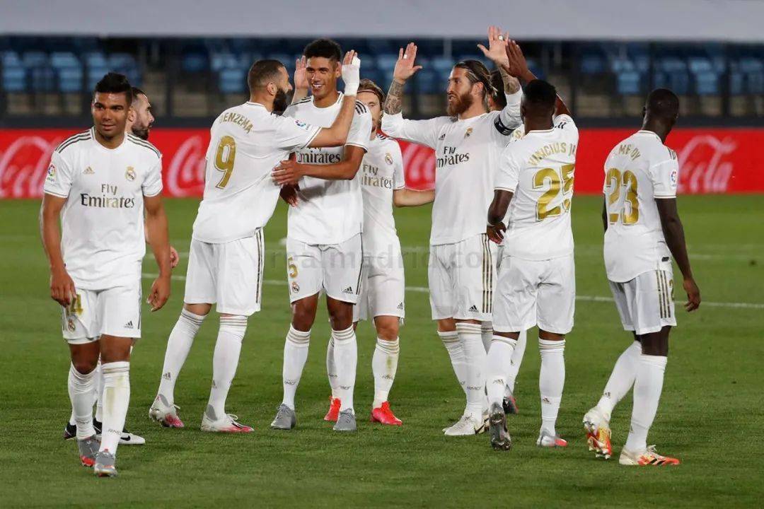 火箭以117：98大胜太阳，杜兰特28分，阿门31分，史密斯16分，全队十胜五负，西部第三。