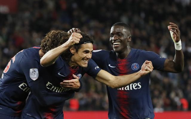 残特奥会游泳比赛现场，教练为何拿着绑着球的长杆，比赛中途还要敲击运动员？这背后是一份无声的默契