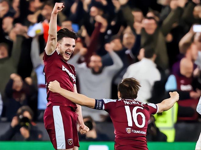 球迷现场尖叫不断